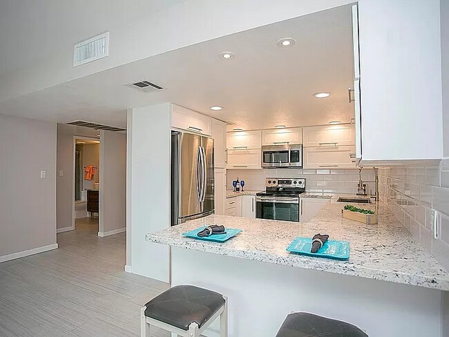 Foto del edificio - 7940 E Camelback Rd