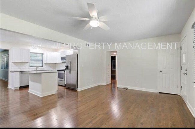 Foto del edificio - 6406 W 72nd Terrace