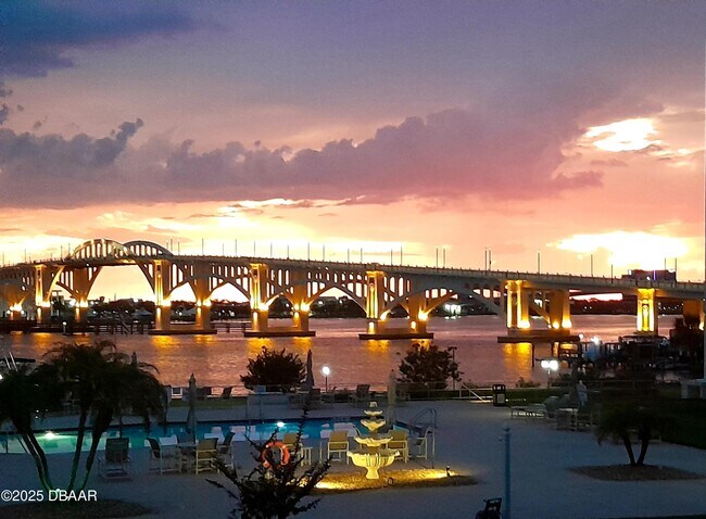 Foto del edificio - 1224 S Peninsula Dr