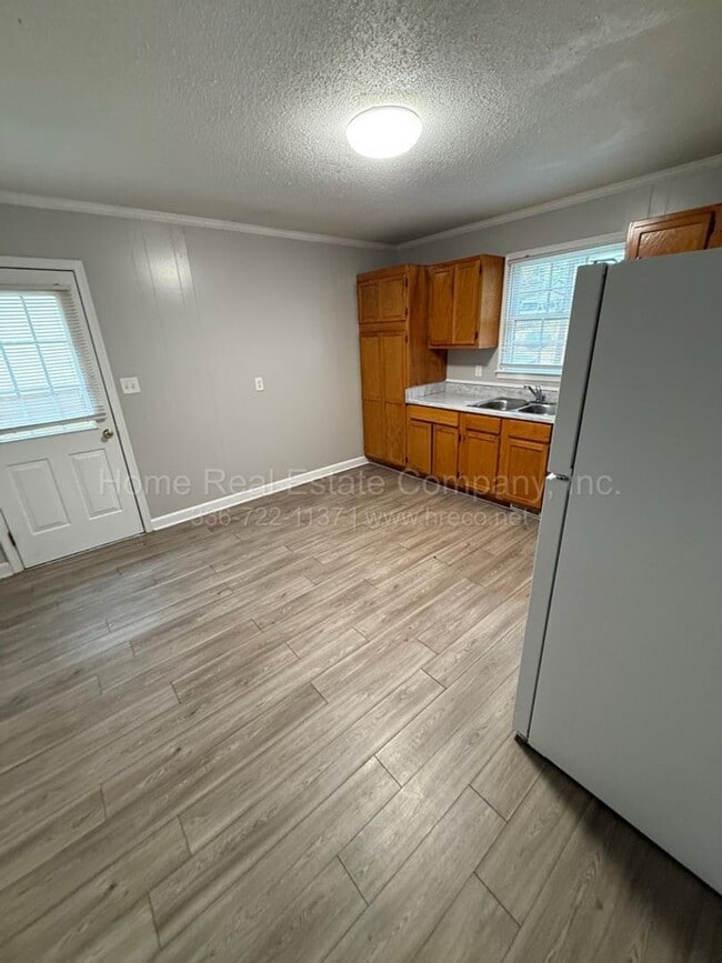 Building Photo - 730 Laurel St