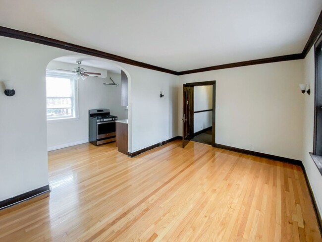 Foto del edificio - 3620 N Marshfield Ave