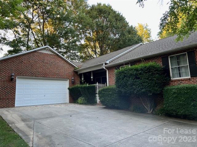 Foto del edificio - 1021 Woodland Forest Rd