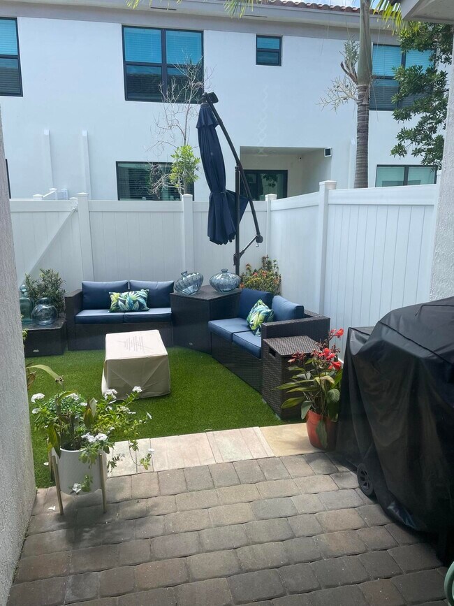 Foto del edificio - 1015 Willow Pl