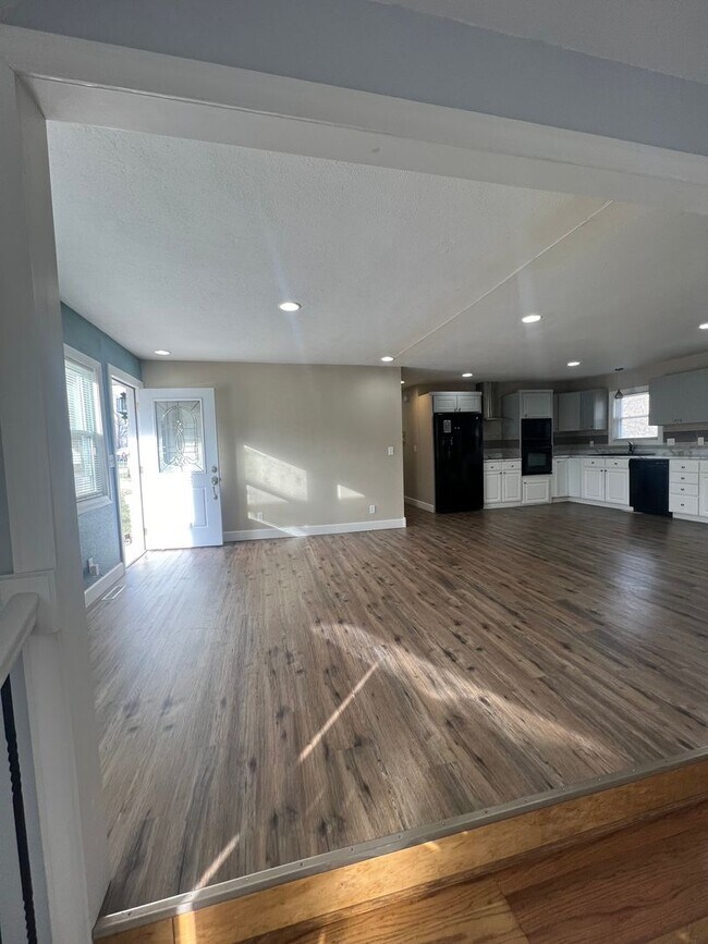 Foto del edificio - 804 N Oak St