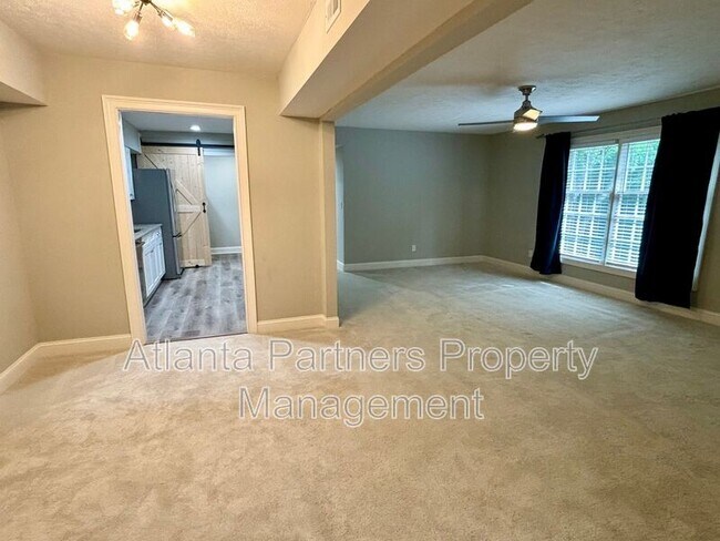 Building Photo - 3093 Colonial Way