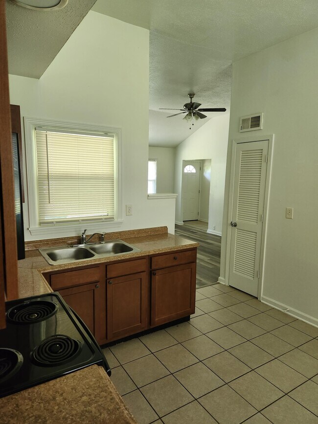 Building Photo - 7104 Dunkirk Ln