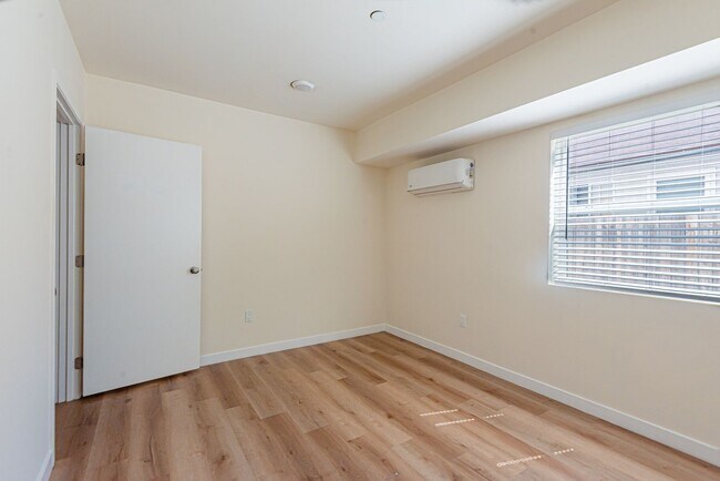 Foto del edificio - 16753-16755 1/2 Sherman Way