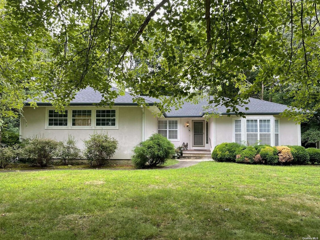 Primary Photo - 6 Pine Cone Ct