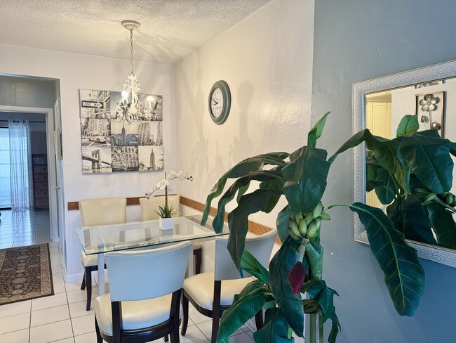 Foto del edificio - 2204 Lake Osborne Dr