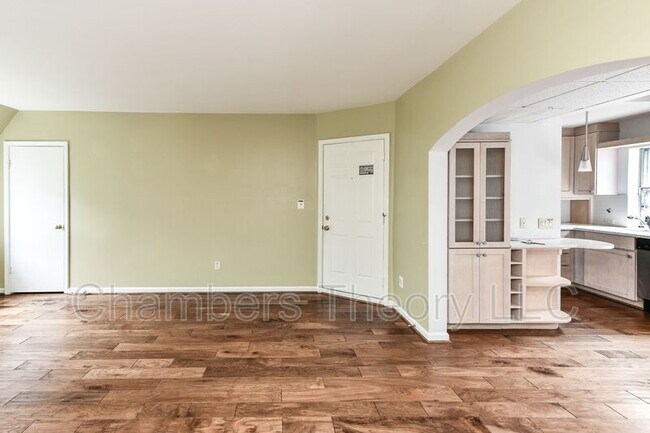 Foto del edificio - 1733 Queens Ln