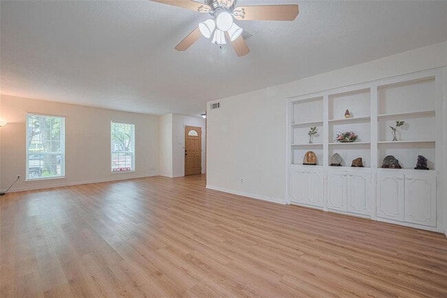 Foto del edificio - 13040 Trail Hollow Dr
