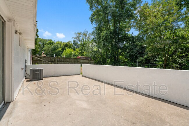 Building Photo - 1602 Nash Ave