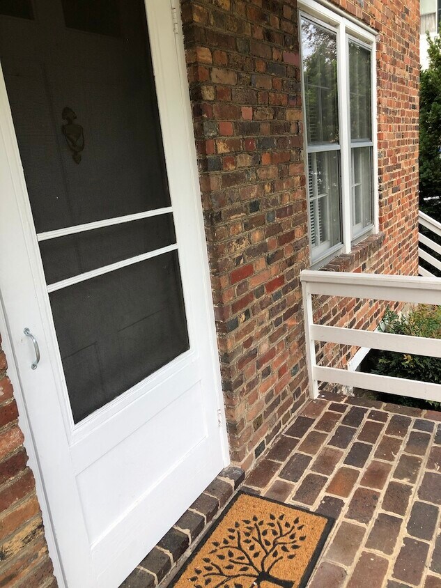 Entrance - 17 W Leicester St