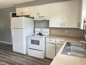 Building Photo - 5409 S Hutchinson Ct