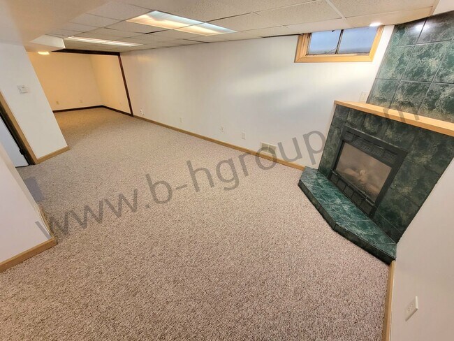 Foto del edificio - Finished Basement