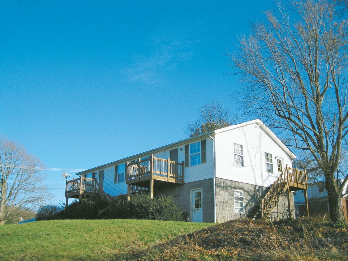 East Roanoke Street Apartments in Blacksburg, VA