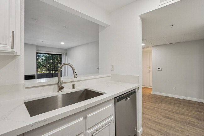 Interior Photo - 315 South Virgil Ave