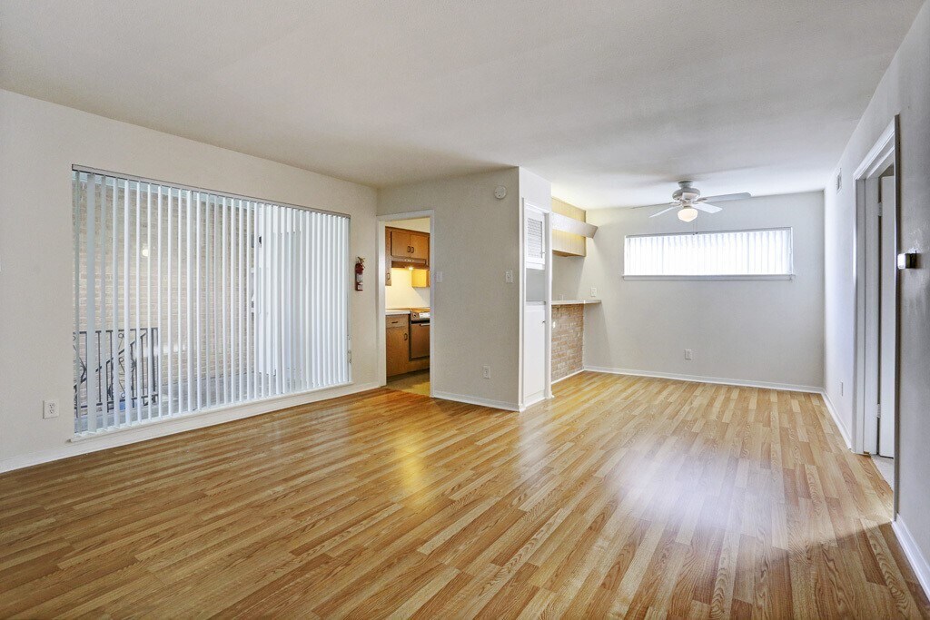 Foto principal - 3703 Roseland St