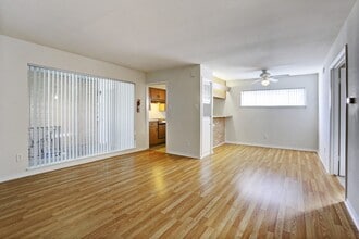 Building Photo - 3703 Roseland St