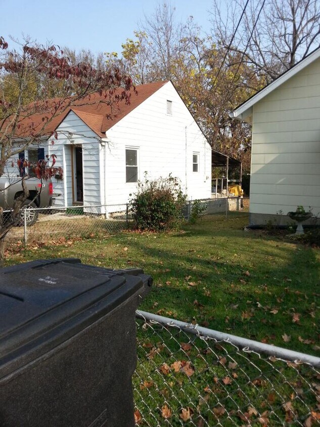 Building Photo - 107 Maple Ave