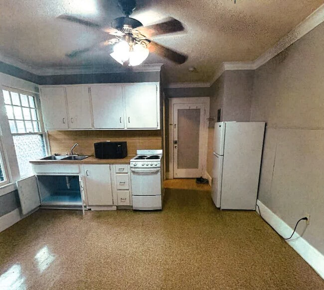 Building Photo - Riverview Apartments
