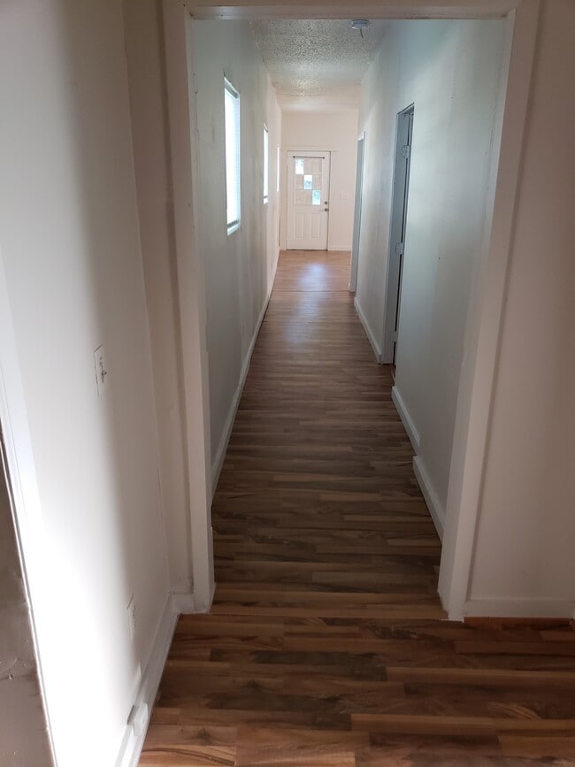 Building Photo - 1717 W. 20th St. Apt. 1