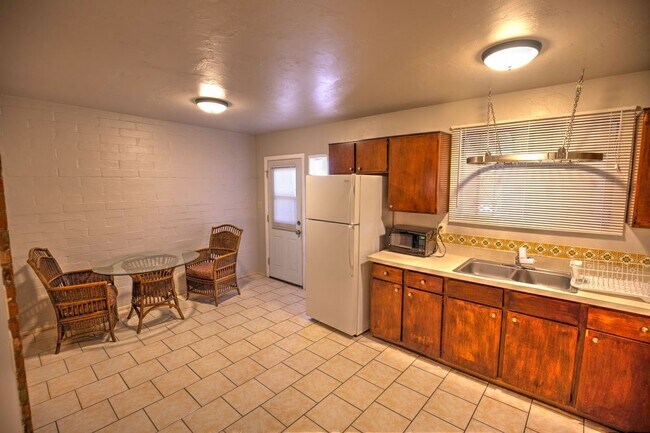 Foto del edificio - Duplex near U of A