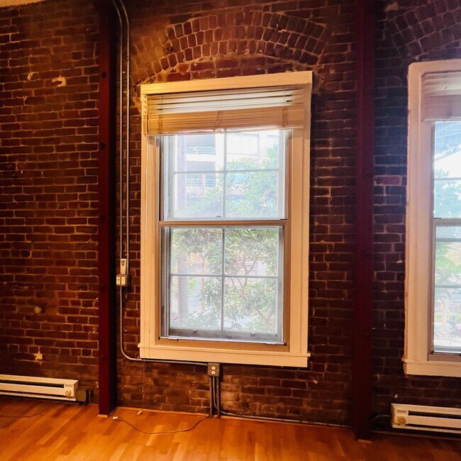 Foto del edificio - Chic Industrial Living: 2 Bed, 2 Bath Harb...