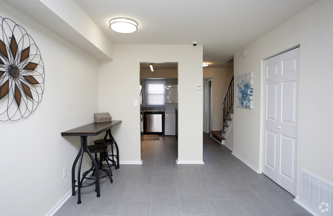 2BR, 1BA Townhome - 900 SF - Mariners Pointe