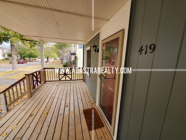 Foto del edificio - Beautiful Brookside Duplex-Available NOW!!