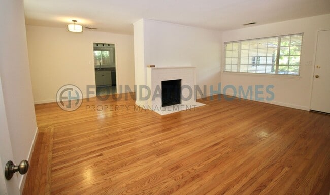 Building Photo - Charming 3BD/2BA Kentfield Retreat with Pool!  Bocce Court!  Private Yard!  FOUNDATION