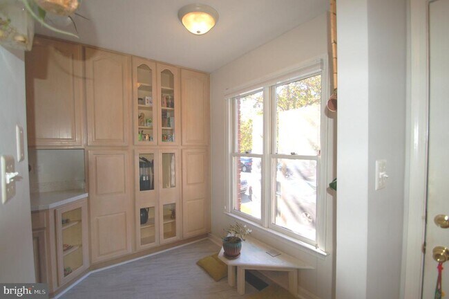 Foto del edificio - 539 Tschiffely Square Rd