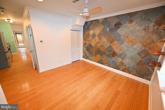 Foto del edificio - 550 Hobart Pl NW