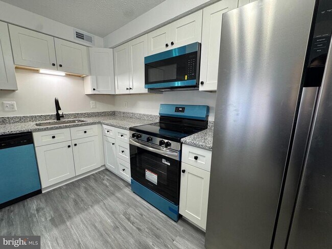 Foto del edificio - 3501 Wedgewood Ct