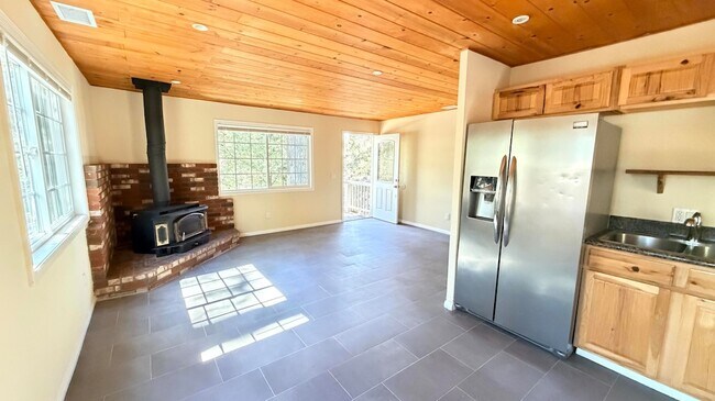 Foto del edificio - 52830 Pine Cove Rd