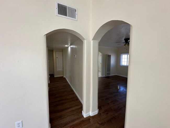 Building Photo - Beautifully New Remodeled 2 Br 1 Bath House