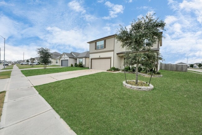 Building Photo - 2056 Spindletree Ln