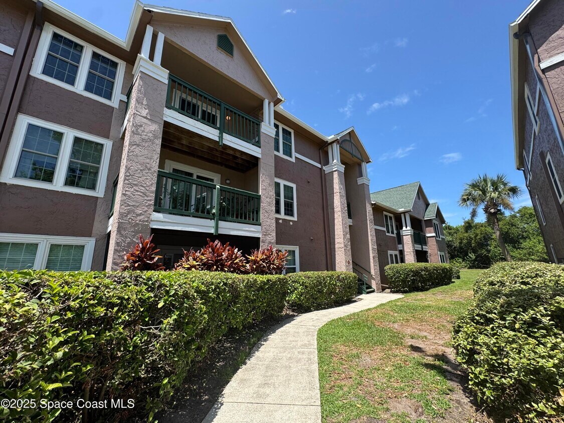 Foto principal - 7667 N Wickham Rd