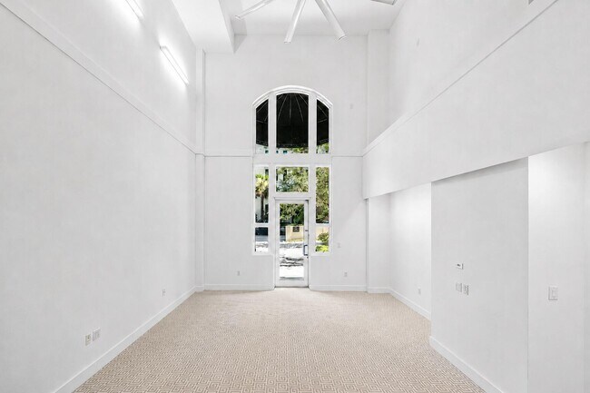 Foto del edificio - 701 S Olive Ave
