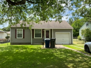 Building Photo - 205 Chambers St