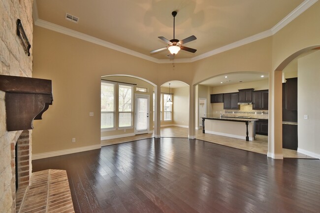 Foto del edificio - Spacious Luxury home in Deer Creek Schools!