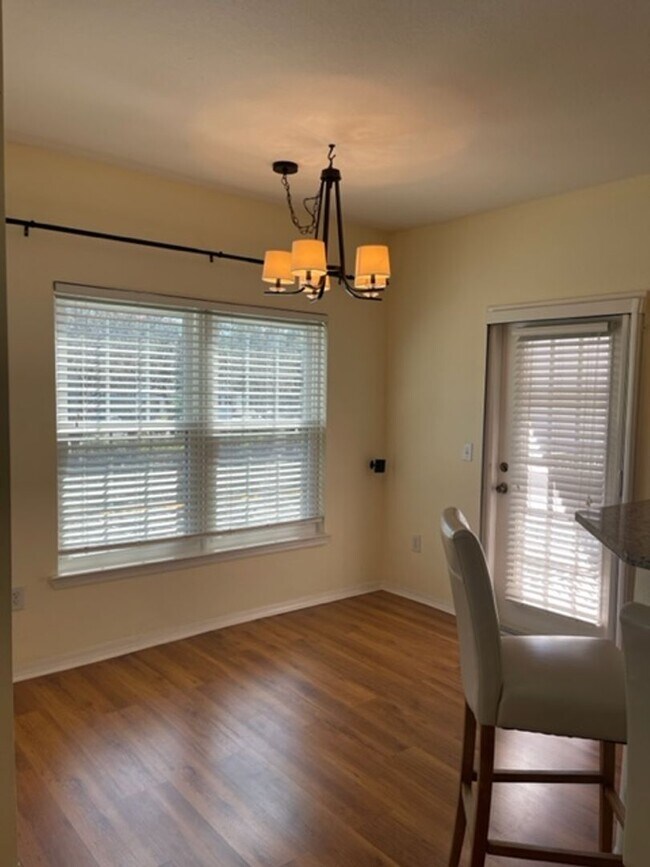 Foto del edificio - ** Second Floor Condo Available Now in Tid...
