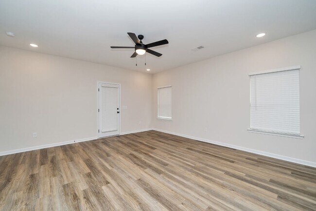 Foto del edificio - Stunning 3BR/2BA Beauty – Modern Upgrades, Incredible Value & Won't Last Long!