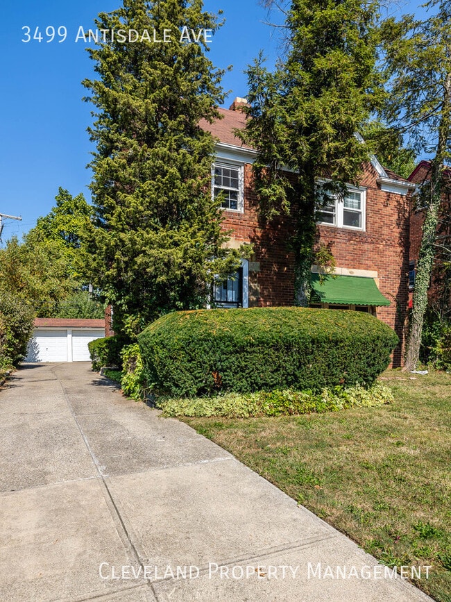 Building Photo - Beautiful Brick Cleveland Hts Home