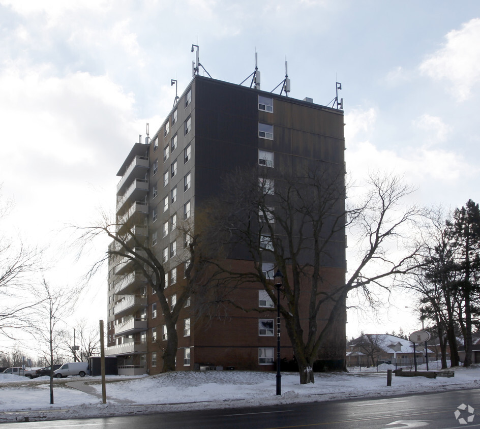 Building Photo - Braeburn