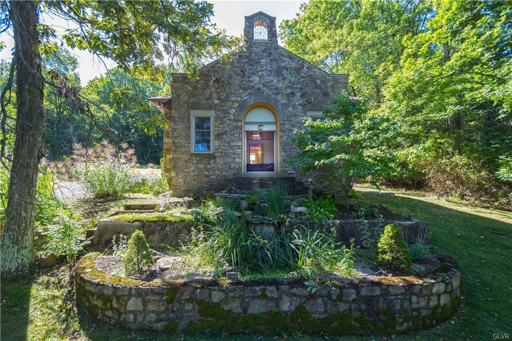 2414 Polk Valley Rd, Hellertown, PA 18055 House Rental in Hellertown