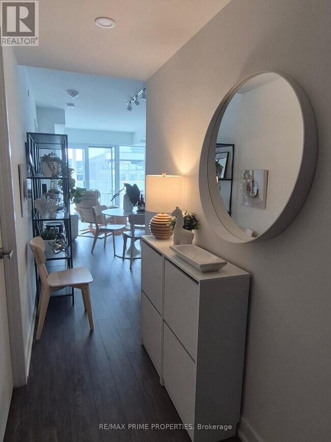 Building Photo - 88 Queen St E