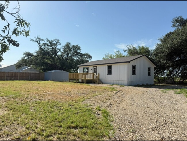 Building Photo - "Charming 2-Bed, 1-Bath Retreat in Lott, TX – 1100 Sq Ft of Cozy Living!"