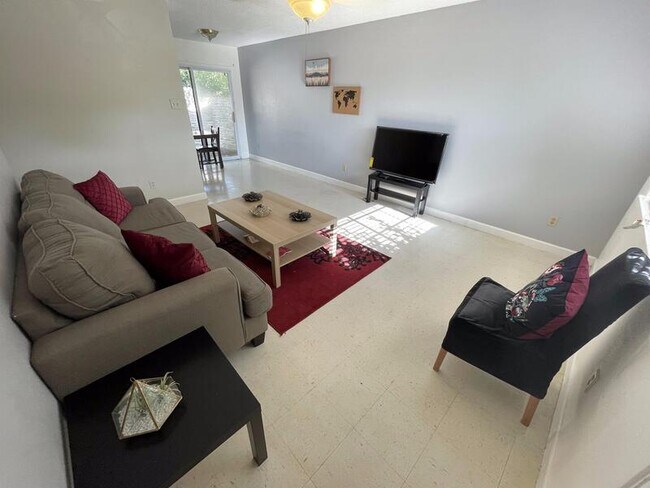 Foto del edificio - 8603 Woodstone Dr