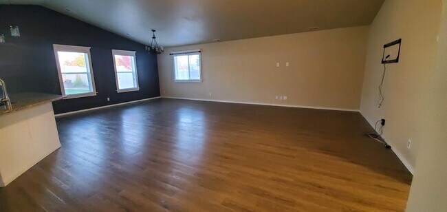 Foto del edificio - 7333 N Fairborne Ln